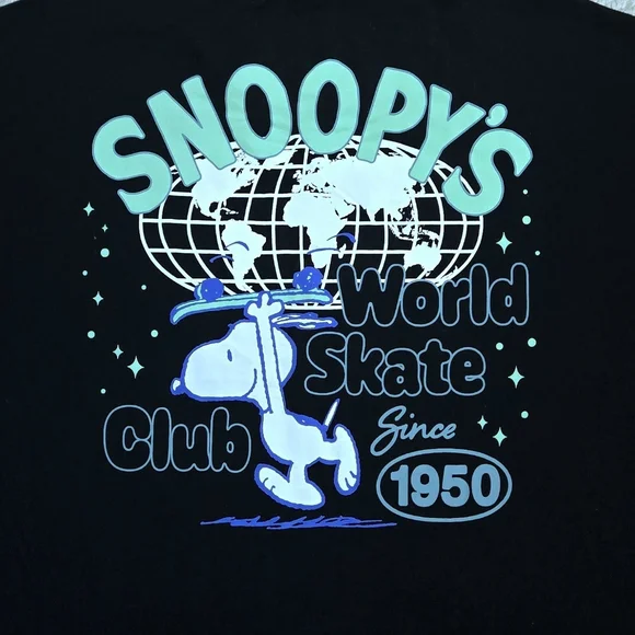 Peanuts🥜 "Snoopy's World🌎 Skate🛹 Club" Graphic Tee👕 - NWOT - Picture 5 of 14